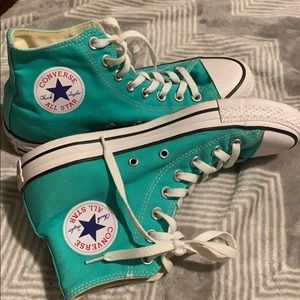 Teal converse size 9 women’s, 7 men’s.